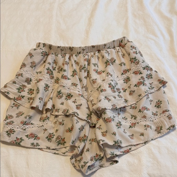 KIRIOUS LOS ANGELES Pants - Floral Ruffle Women Shorts